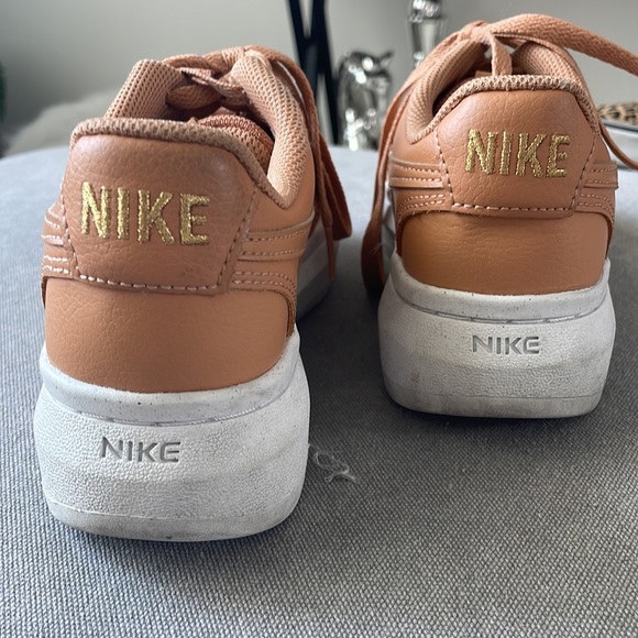 Women’s Tan Nike Air-force 1. - Picture 3 of 4